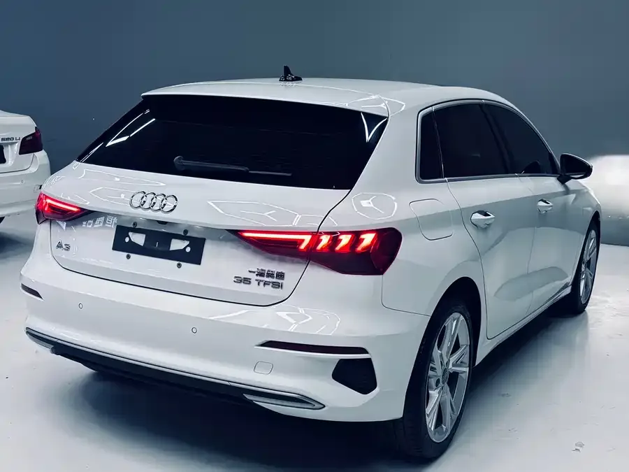 Audi A3 2022 Sportback 35 TFSI Fashionable and Elegant 2022 — миниатюра 2