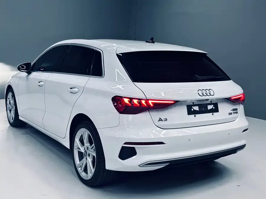 Audi A3 2022 Sportback 35 TFSI Fashionable and Elegant 2022 — миниатюра 3