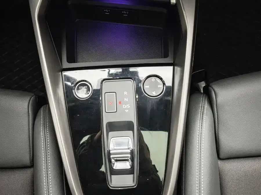 Audi A3 2024 A3L Limousine 35 TFSI Fashion Sports 2024 — миниатюра 4