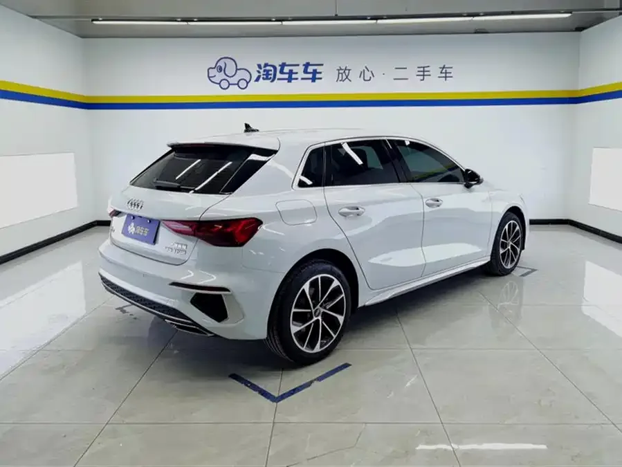 Audi A3 2024 Sportback 35 TFSI aggressive sports model 2024 — миниатюра 3