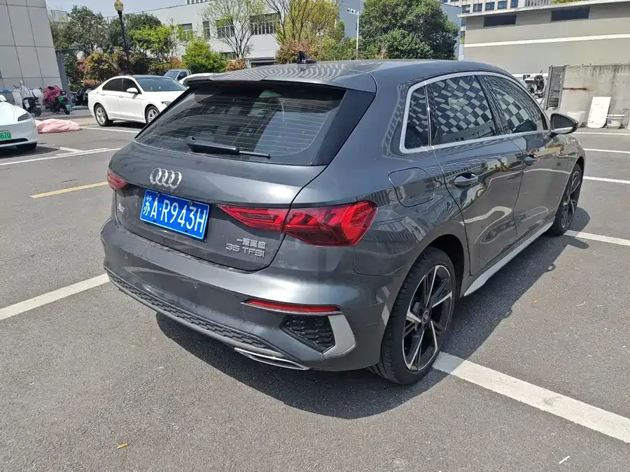 Audi A3 2023 Sportback 35 TFSI stylish and sporty 2023 — миниатюра 2