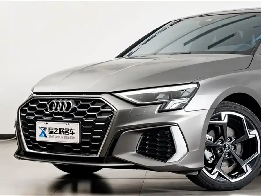Audi A3 2024 Sportback 35 TFSI luxury sports model 2024 — миниатюра 3
