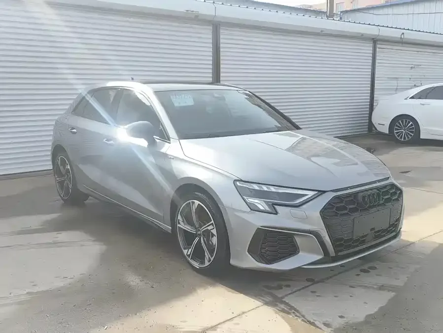 Audi A3 2023 Sportback 35 TFSI Luxury Sports Edition 2023 — миниатюра 3