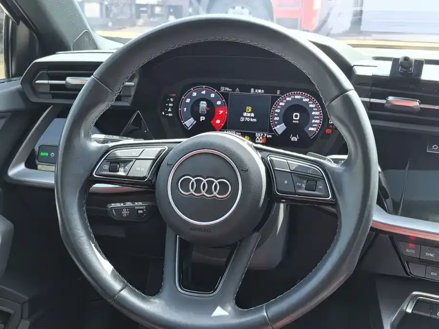 Audi A3 2023 Sportback 35 TFSI Luxury Sports Edition 2023 — миниатюра 4