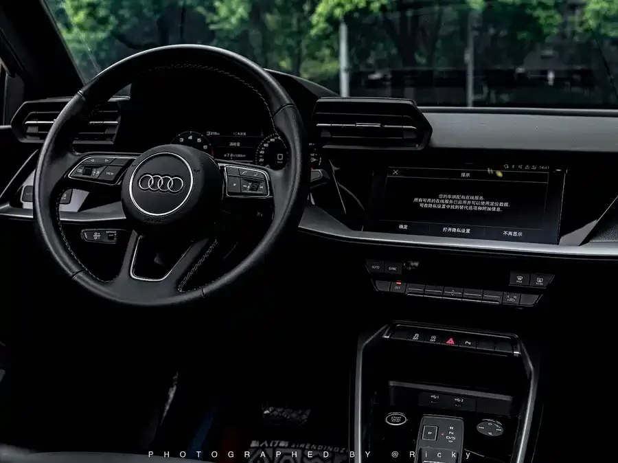 Audi A3 2024 Sportback 35 TFSI stylish and sporty 2024 — миниатюра 2