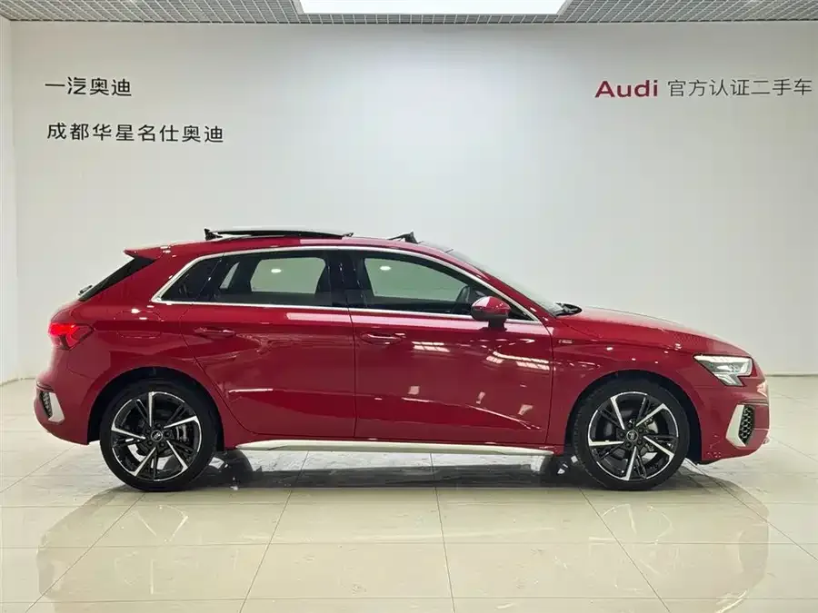 Audi A3 2024 Sportback 35 TFSI stylish and sporty 2024 — миниатюра 3