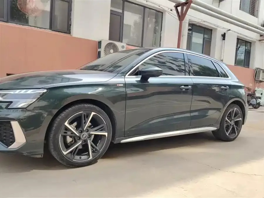 Audi A3 2022 Sportback 35 TFSI stylish and sporty 2022 — миниатюра 3