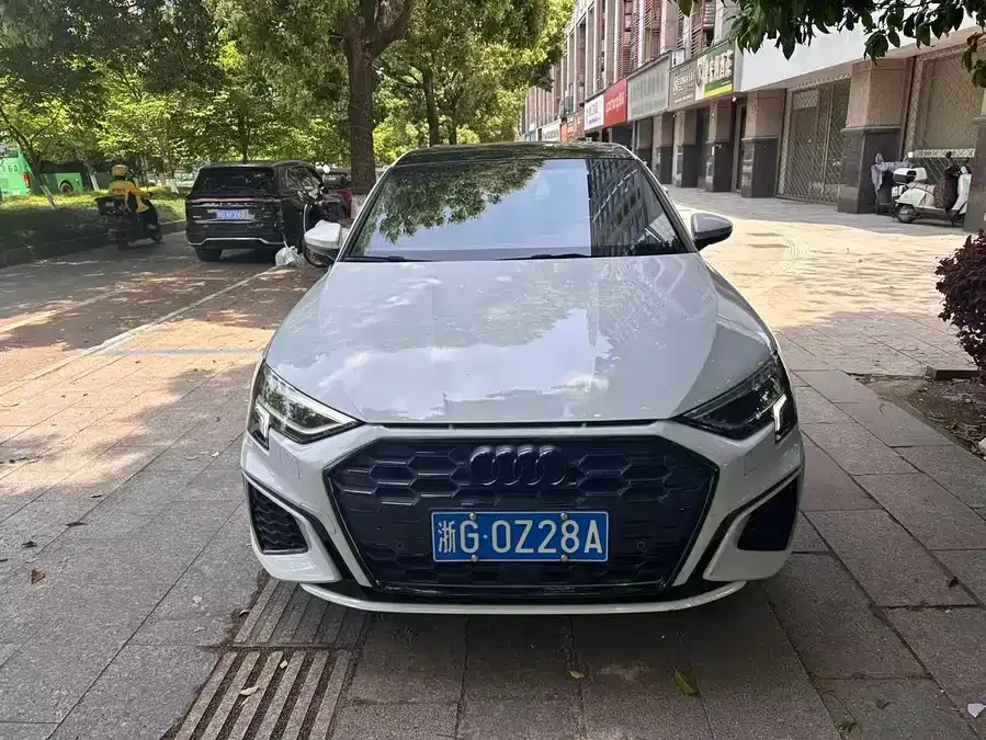 Audi A3 2022 Sportback 35 TFSI stylish and sporty 2022 — миниатюра 3