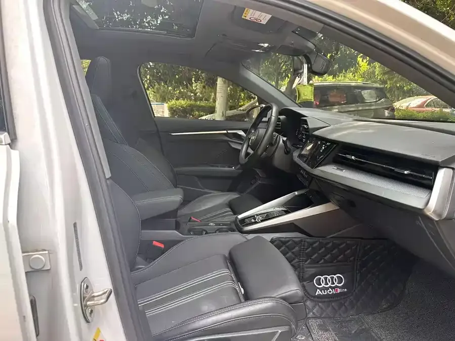 Audi A3 2022 Sportback 35 TFSI stylish and sporty 2022 — миниатюра 4