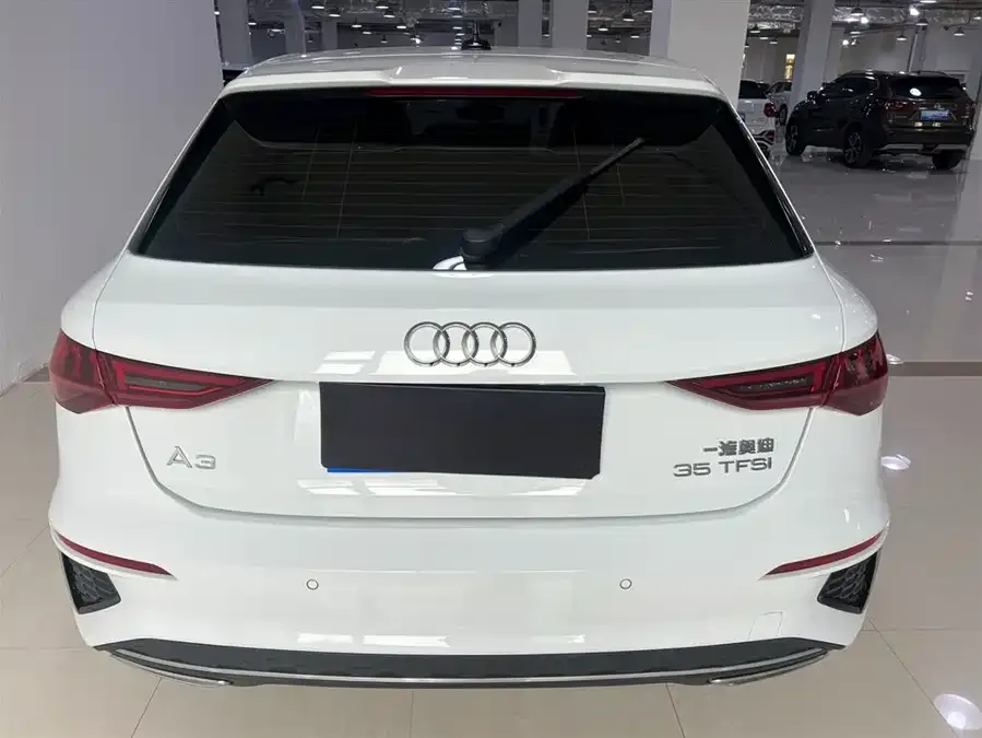 Audi A3 2022 Sportback 35 TFSI stylish and sporty 2022 — миниатюра 2