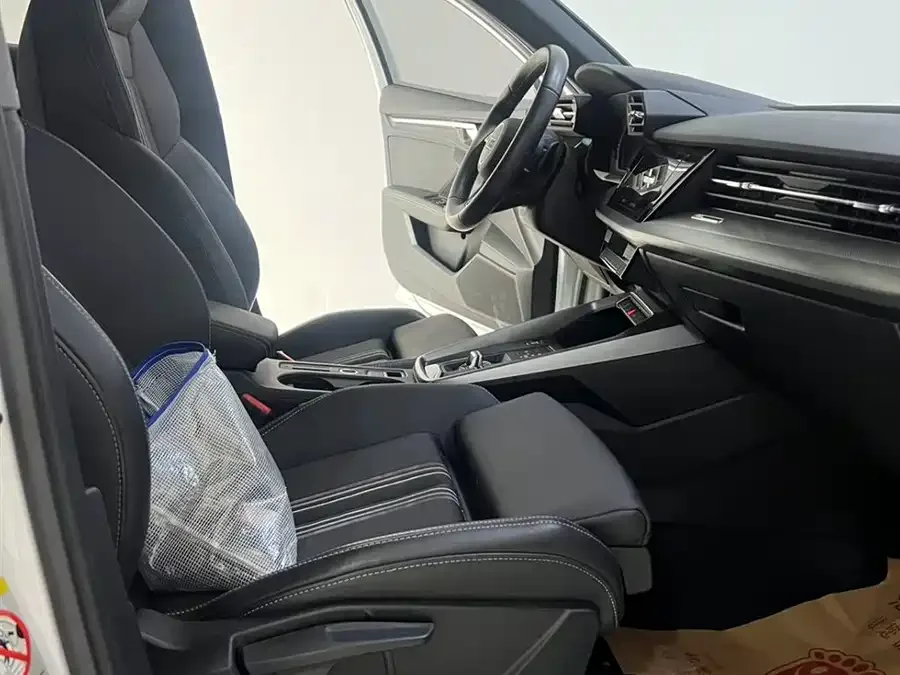 Audi A3 2022 Sportback 35 TFSI stylish and sporty 2022 — миниатюра 5