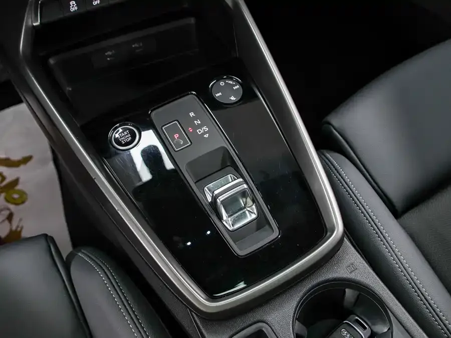 Audi A3 2022 Sportback 35 TFSI stylish and sporty 2022 — миниатюра 5