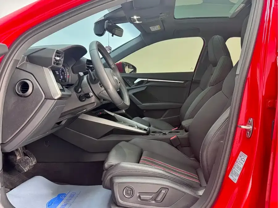 Audi A3 2022 Sportback 35 TFSI stylish and sporty 2022 — миниатюра 4
