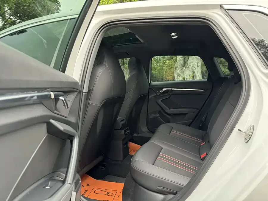 Audi A3 2021 Sportback 35 TFSI Advanced Life Edition 2022 — миниатюра 2