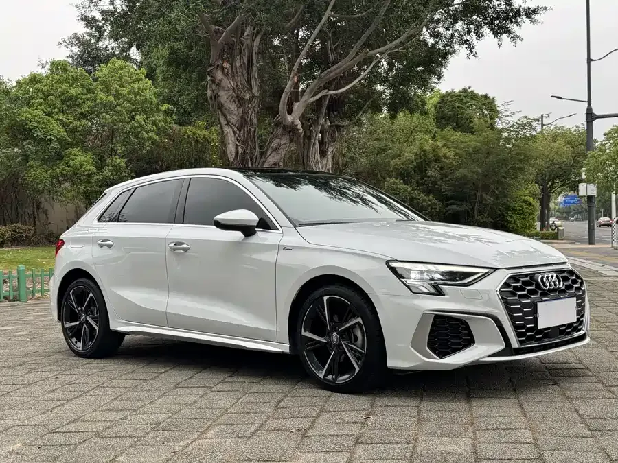 Audi A3 2021 Sportback 35 TFSI Advanced Life Edition 2022 — миниатюра 3