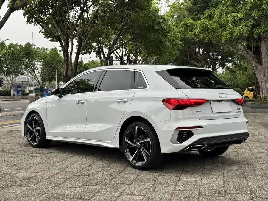Audi A3 2021 Sportback 35 TFSI Advanced Life Edition 2022 — миниатюра 4