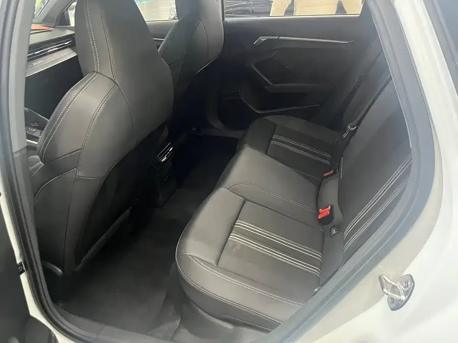 Audi A3 2023 A3L Limousine 35 TFSI Fashion Sports 2023 — миниатюра 2