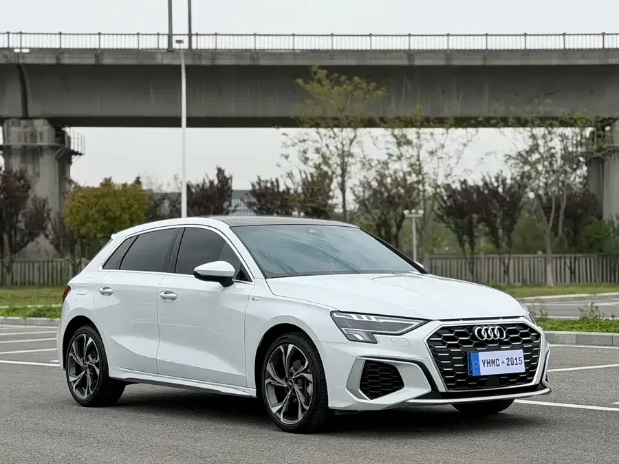 Audi A3 2023 Sportback 35 TFSI Luxury Sports Edition 2023 — миниатюра 3