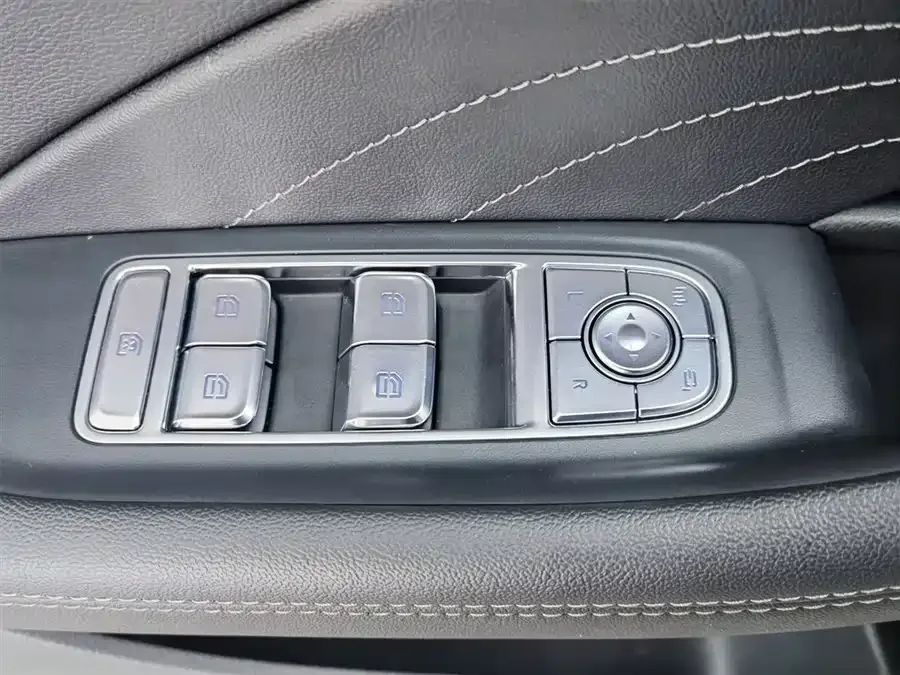 Hongqi H5 Hongqi H5 2023 2.0T Automatic Intelligent Connected Flag Edition 2023 — миниатюра 3
