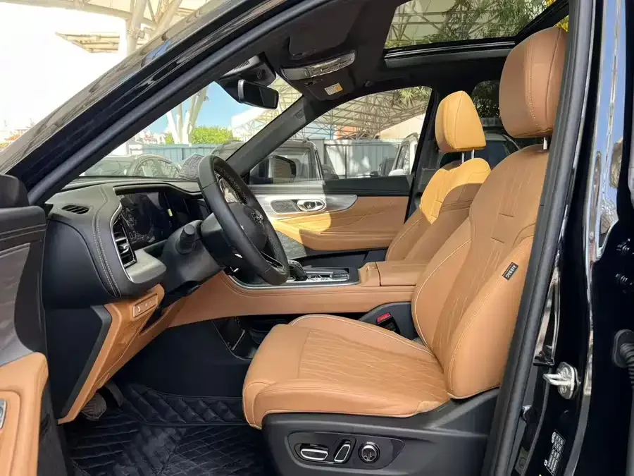 GAC Trumpchi GS8 Trumpchi GS8 2025 Pilot Series 2.0TGDI 2WD Luxury Edition 5 Seaters 2024 — миниатюра 3