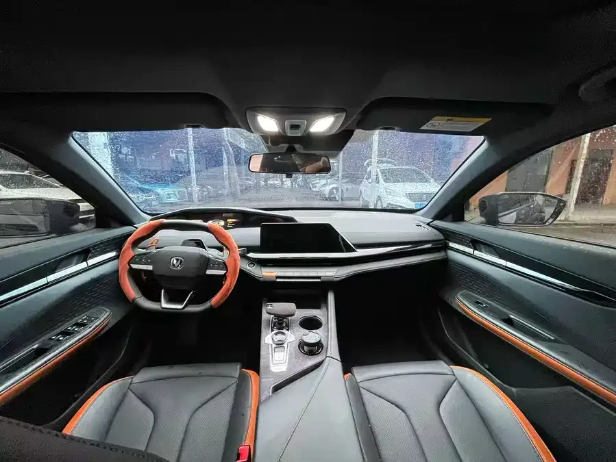 Changan UNI-V Changan UNI-V 2024 1.5T High Energy Edition 2024 — миниатюра 2