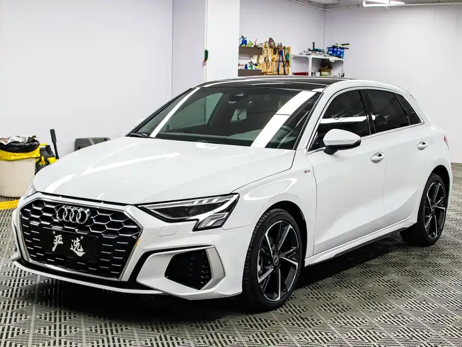 Audi A3 2023 Sportback 35 TFSI stylish and sporty 2024 — фото 1, купить с доставкой в Москву