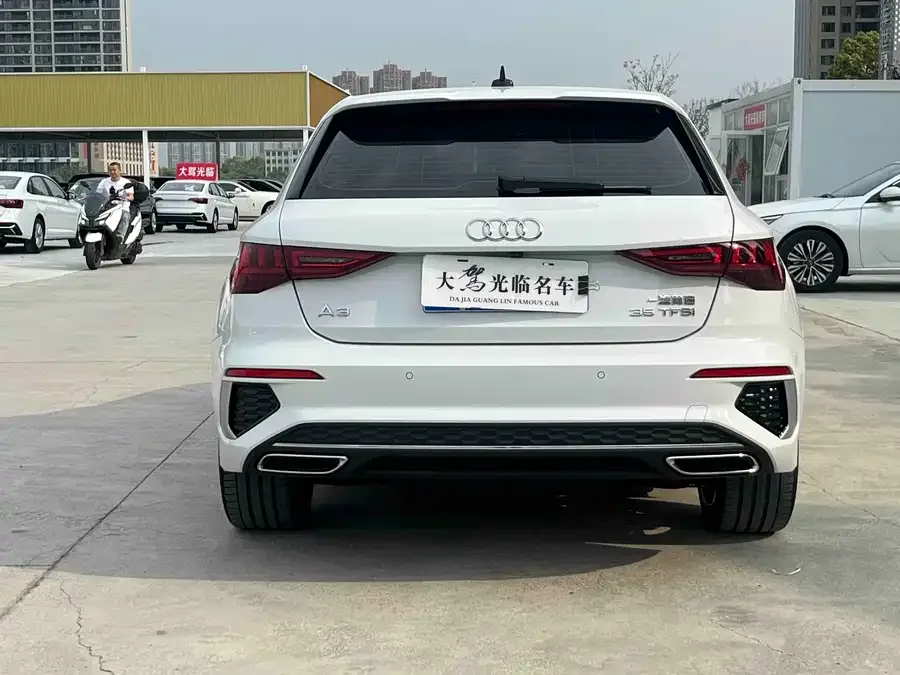 Audi A3 2023 facelift Sportback 35 TFSI stylish and sporty 2023 — миниатюра 2