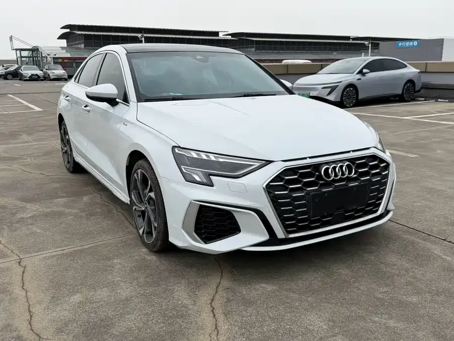 Audi A3 2022 A3L Limousine 35 TFSI Luxury Sports 2022 — миниатюра 3