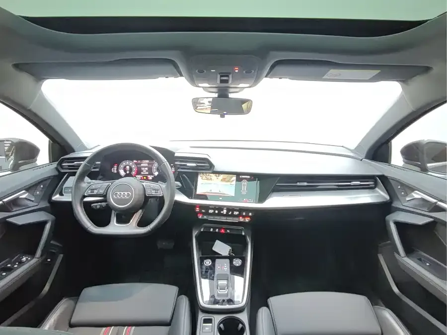 Audi A3 2023 facelift Sportback 35 TFSI stylish and sporty 2023 — миниатюра 4