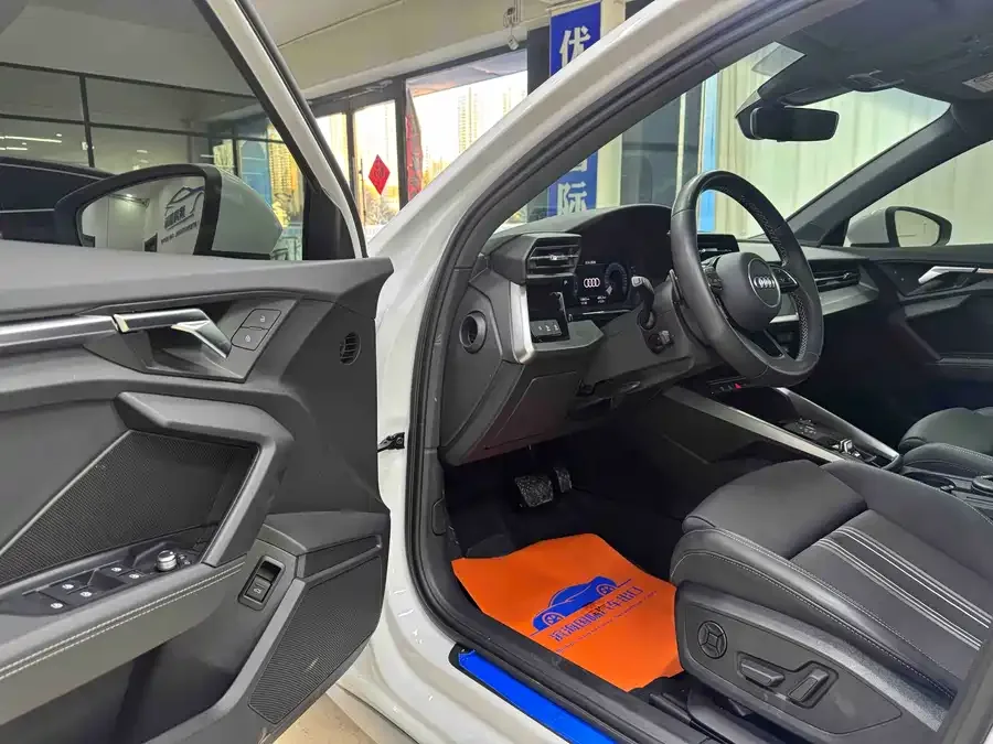Audi A3 2024 A3L Limousine 35 TFSI Fashion Sports 2023 — миниатюра 4