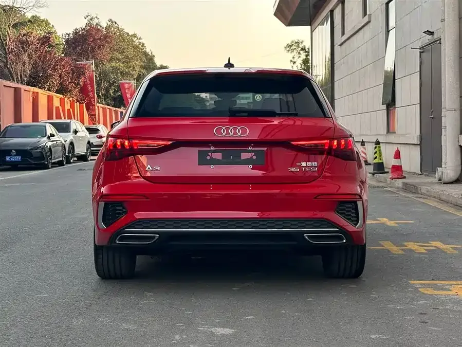 Audi A3 2022 Sportback 35 TFSI stylish and sporty 2022 — миниатюра 2