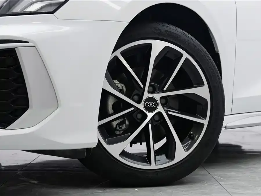 Audi A3 2022 Sportback 35 TFSI Aggressive Sports Edition 2023 — миниатюра 3