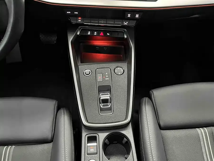 Audi A3 2022 Sportback 35 TFSI stylish and sporty 2022 — миниатюра 2