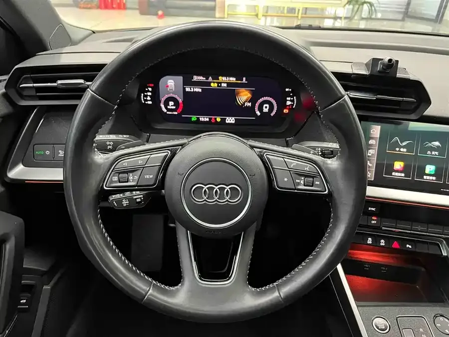 Audi A3 2022 Sportback 35 TFSI stylish and sporty 2022 — миниатюра 3