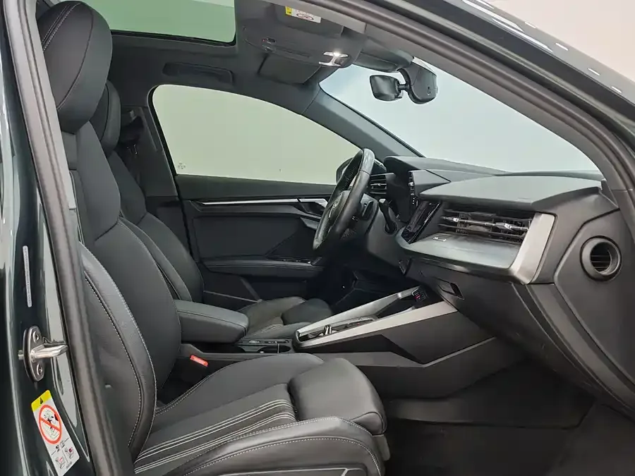 Audi A3 2022 Sportback 35 TFSI stylish and sporty 2022 — миниатюра 4