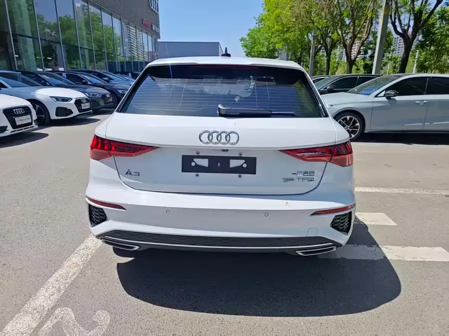 Audi A3 2022 Sportback 35 TFSI stylish and sporty 2022 — миниатюра 2