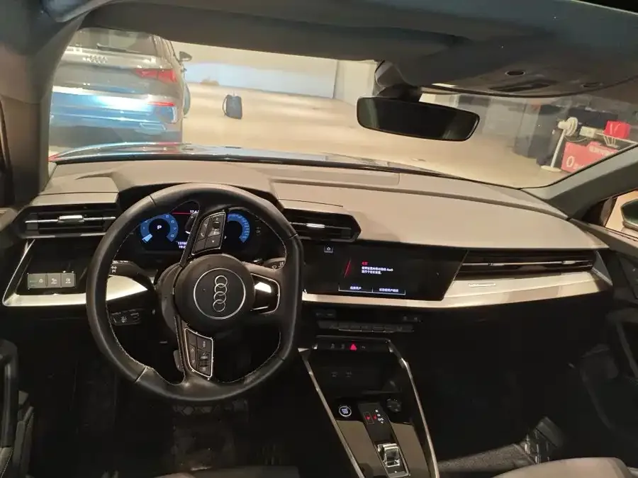 Audi A3 2023 A3L Limousine 35 TFSI Fashion Sports 2023 — миниатюра 2