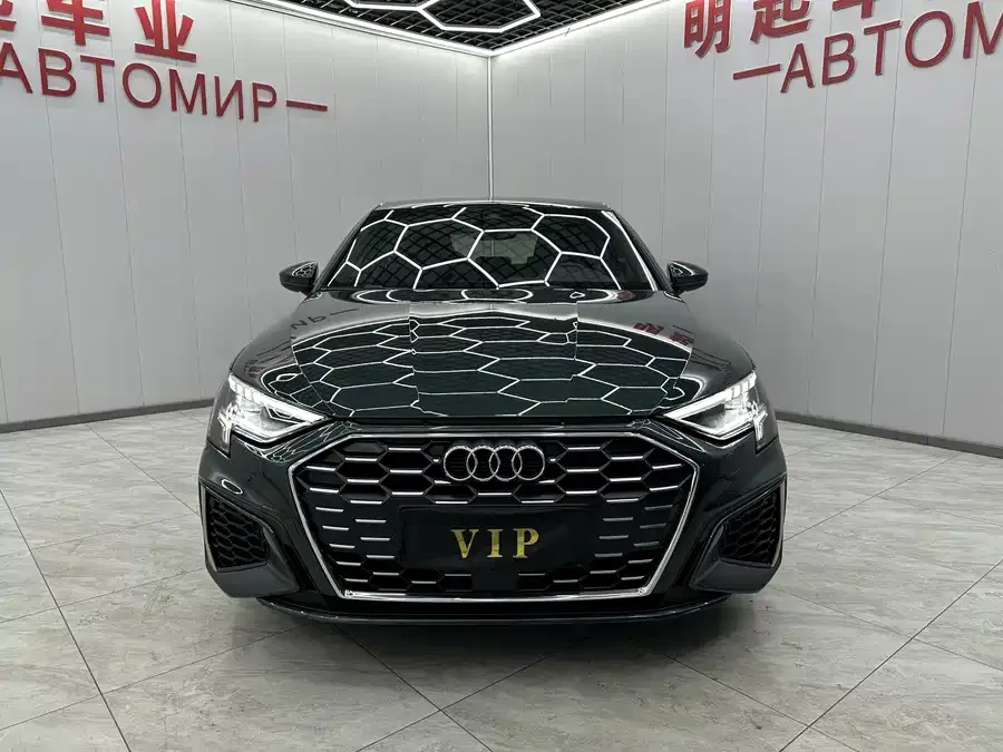 Audi A3 2022 Sportback 35 TFSI stylish and sporty 2022 — миниатюра 3
