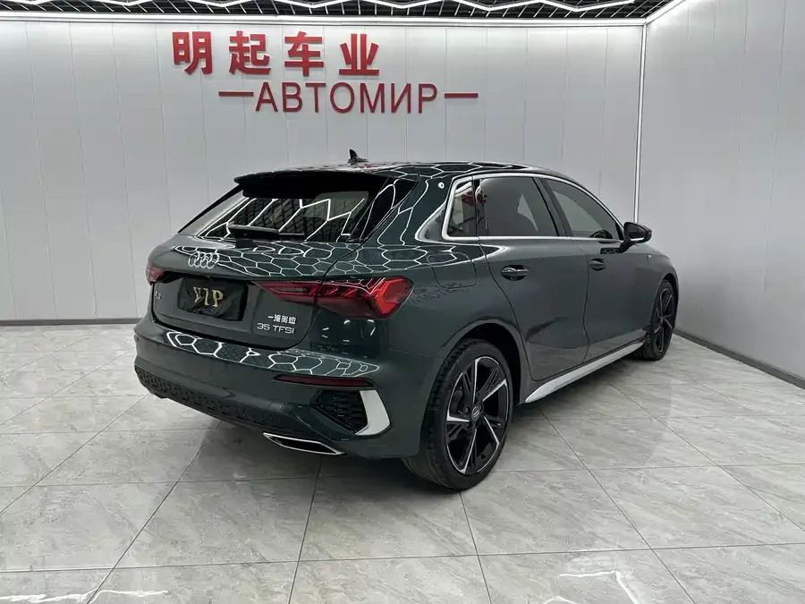 Audi A3 2022 Sportback 35 TFSI stylish and sporty 2022 — миниатюра 4
