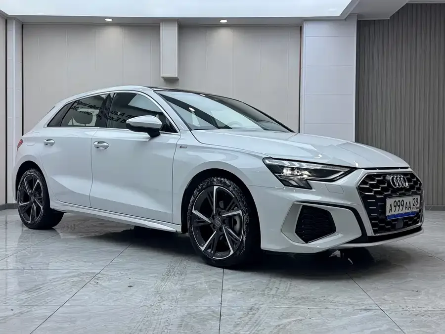 Audi A3 2022 Sportback 35 TFSI stylish and sporty 2022 — миниатюра 3