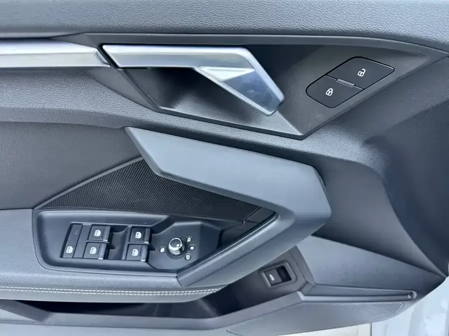 Audi A3 2022 Sportback 35 TFSI stylish and sporty 2022 — миниатюра 4