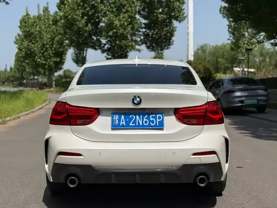 BMW 1 series BMW 1 Series 2022 120i M Sport Night Edition 2022 — миниатюра 3