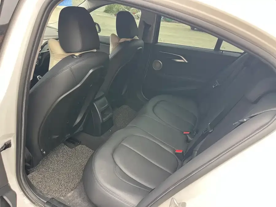 BMW 1 series BMW 1 Series 2023 120i M Sport 2023 — миниатюра 4