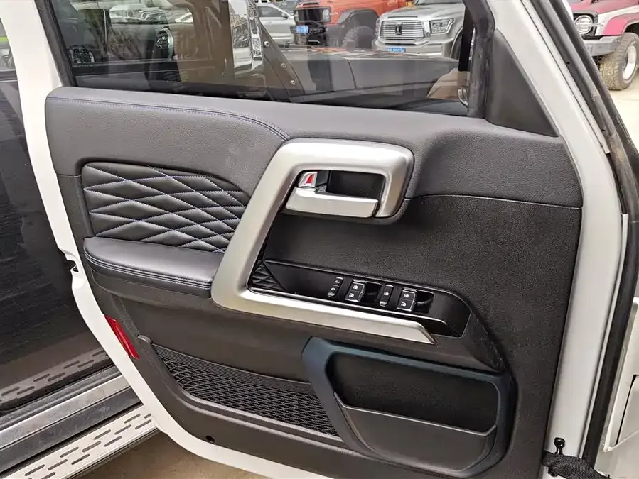 BAIC BJ40 Beijing Off-road BJ40 2023 2.0D Automatic 4WD Blade Hero Edition Knight Type (Front and Rear Electric Locks) 2023 — миниатюра 4