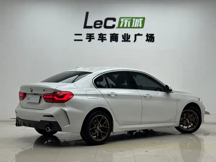 BMW 1 series BMW 1 Series 2022 120i M Sport Edition 2022 — миниатюра 2