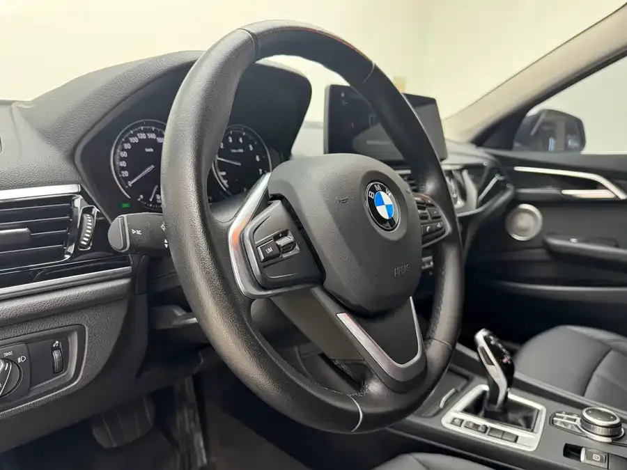BMW 1 series BMW 1 Series 2022 120i M Sport Edition 2022 — миниатюра 3