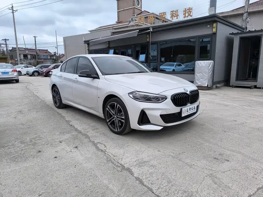 BMW 1 series BMW 1 Series 2022 120i M Sport Night Edition 2022 — миниатюра 3