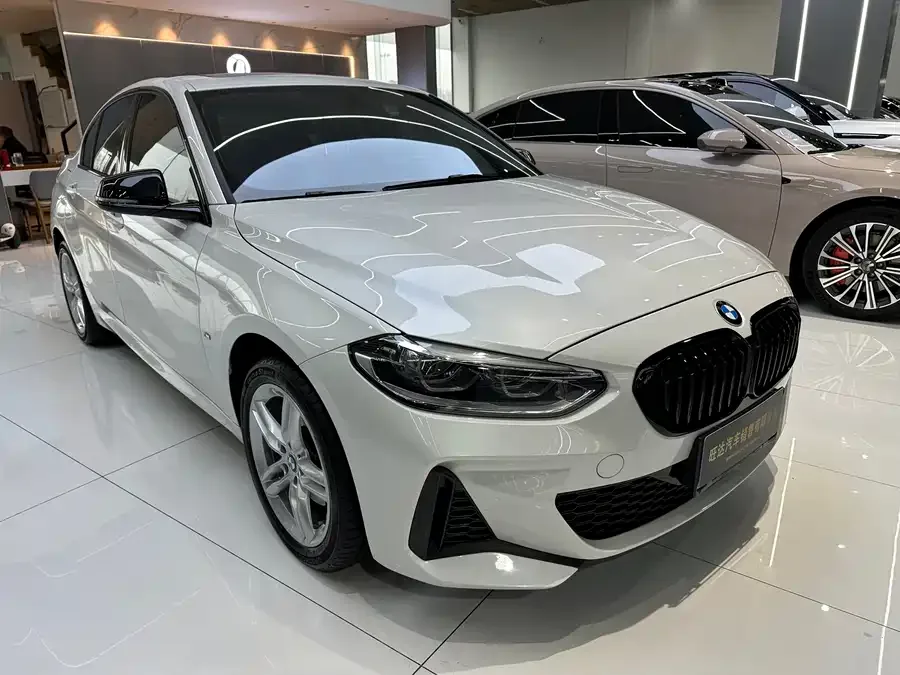 BMW 1 series BMW 1 Series 2021 120i M Sport Night Edition 2022 — миниатюра 3