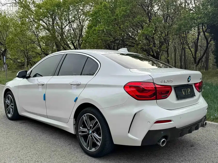 BMW 1 series BMW 1 Series 2023 120i M Sport 2022 — миниатюра 2