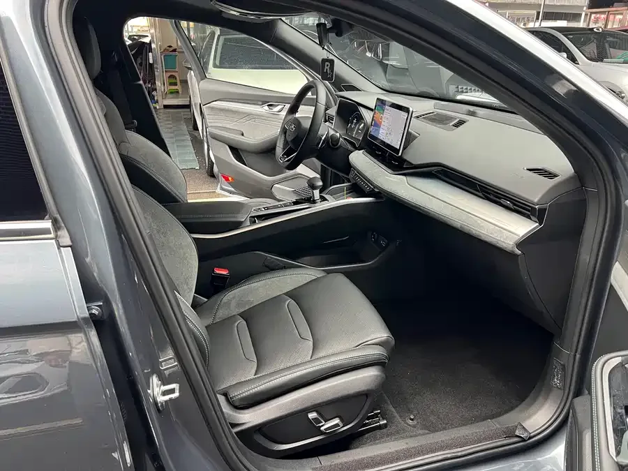Geely Xingrui Xingrui 2023 2.0TD only available in green version 2023 — миниатюра 3